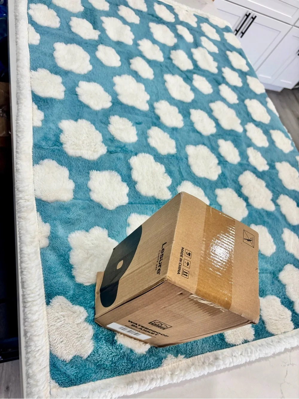 WATERPROOF BLUE CLOUDS PET BLANKET BEDSURE